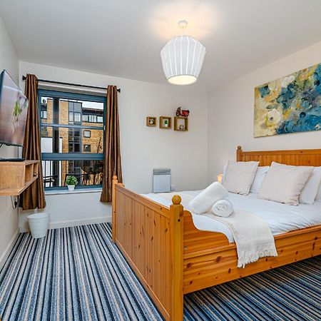 Zenith Hub Apartment London Bagian luar foto