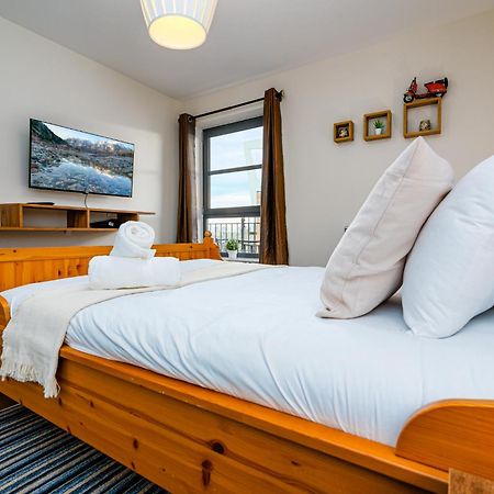 Zenith Hub Apartment London Bagian luar foto