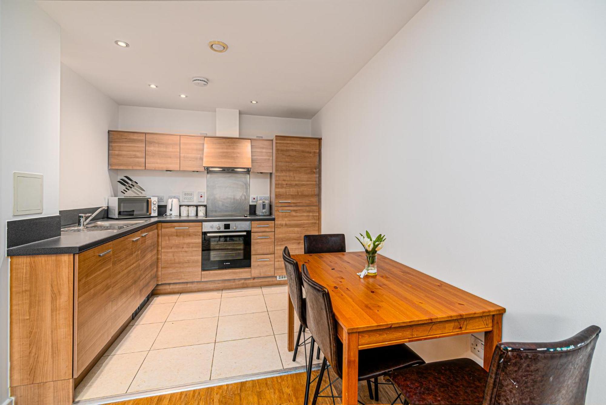 Zenith Hub Apartment London Bagian luar foto