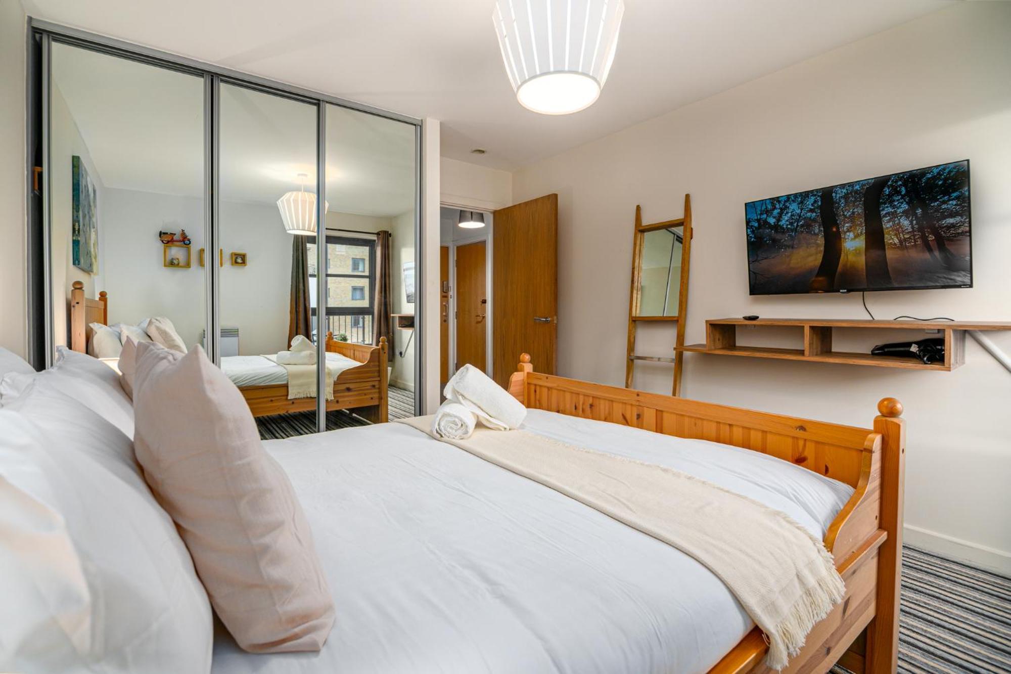 Zenith Hub Apartment London Bagian luar foto