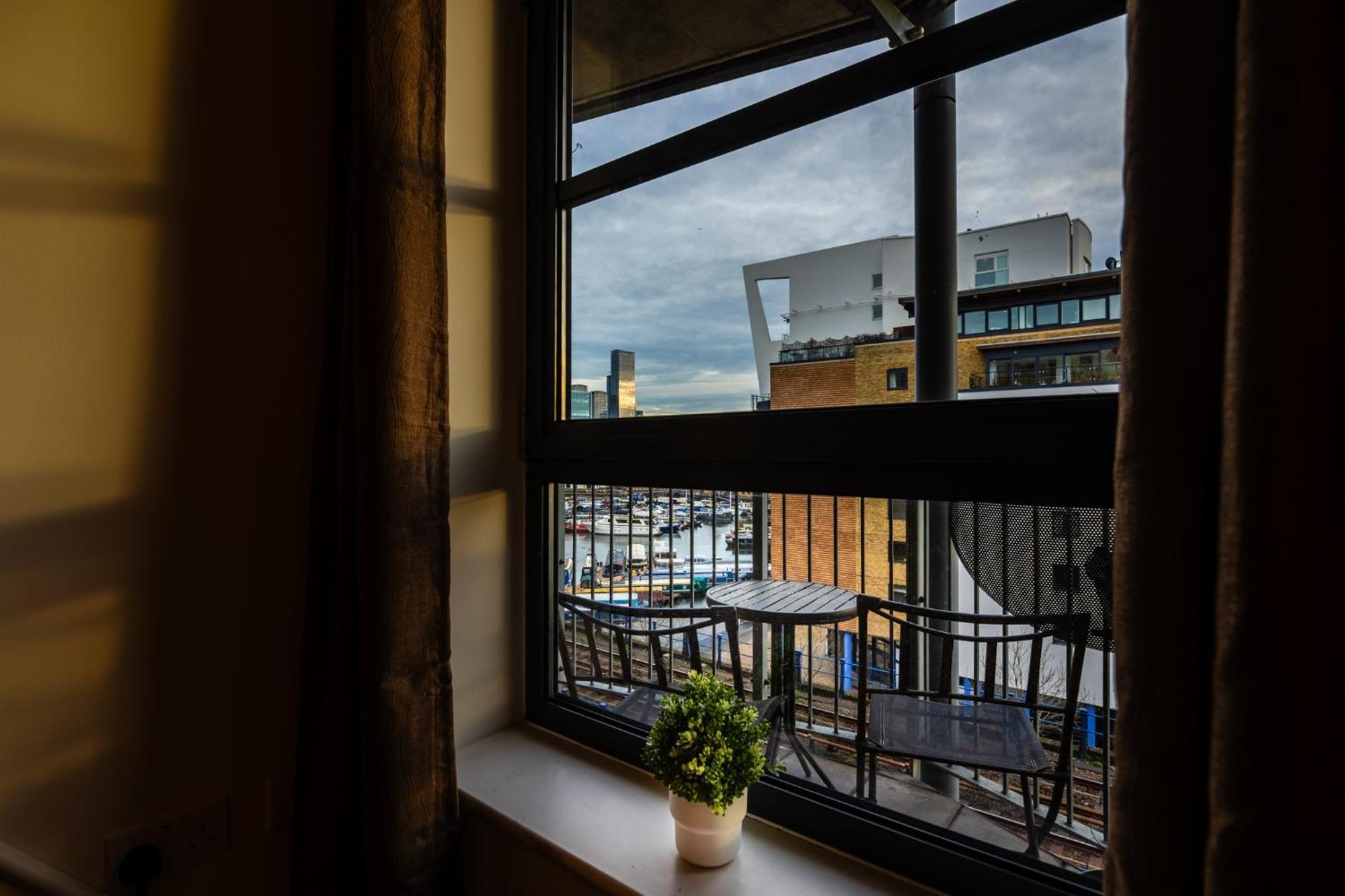 Zenith Hub Apartment London Bagian luar foto