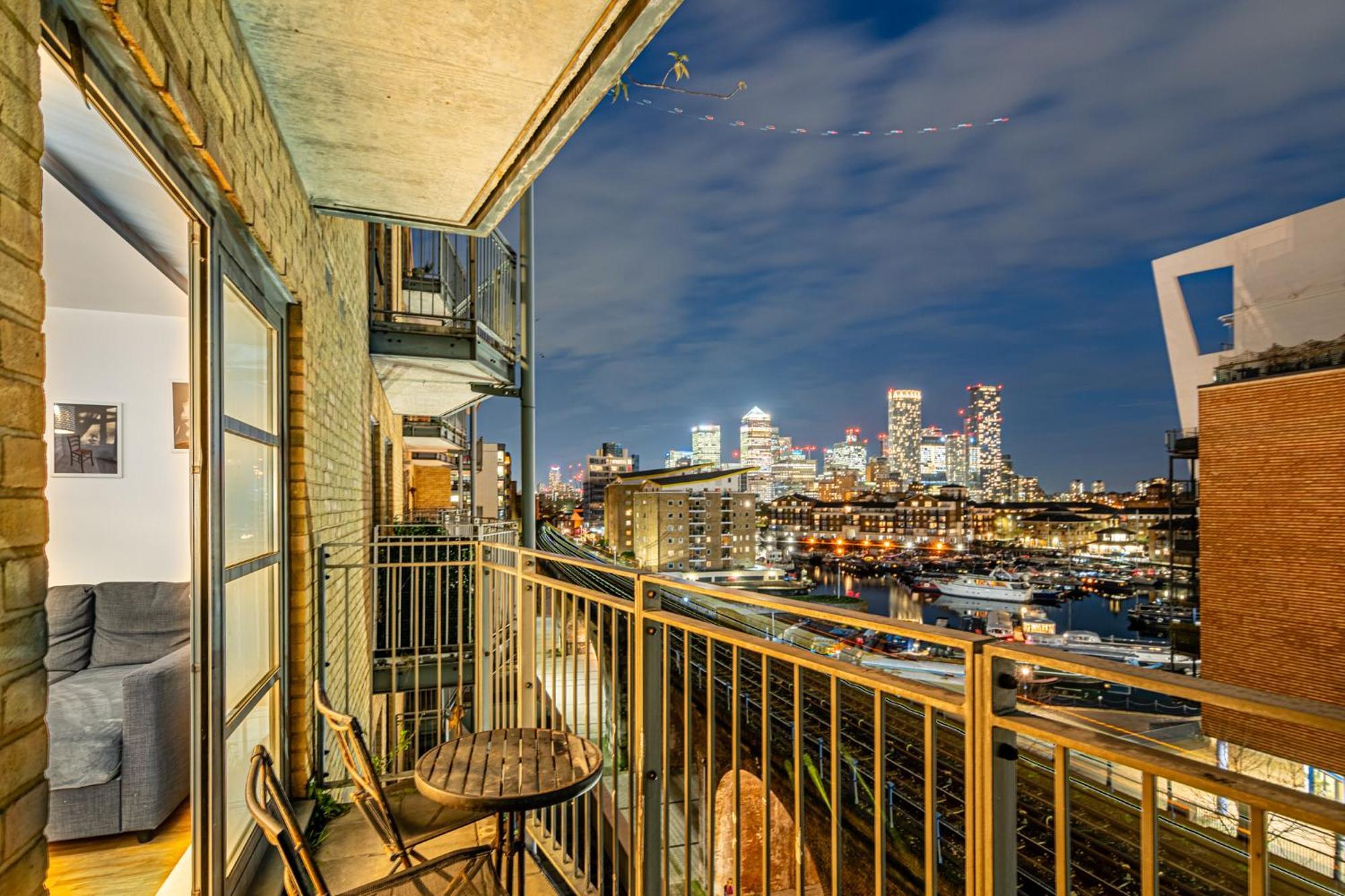 Zenith Hub Apartment London Bagian luar foto