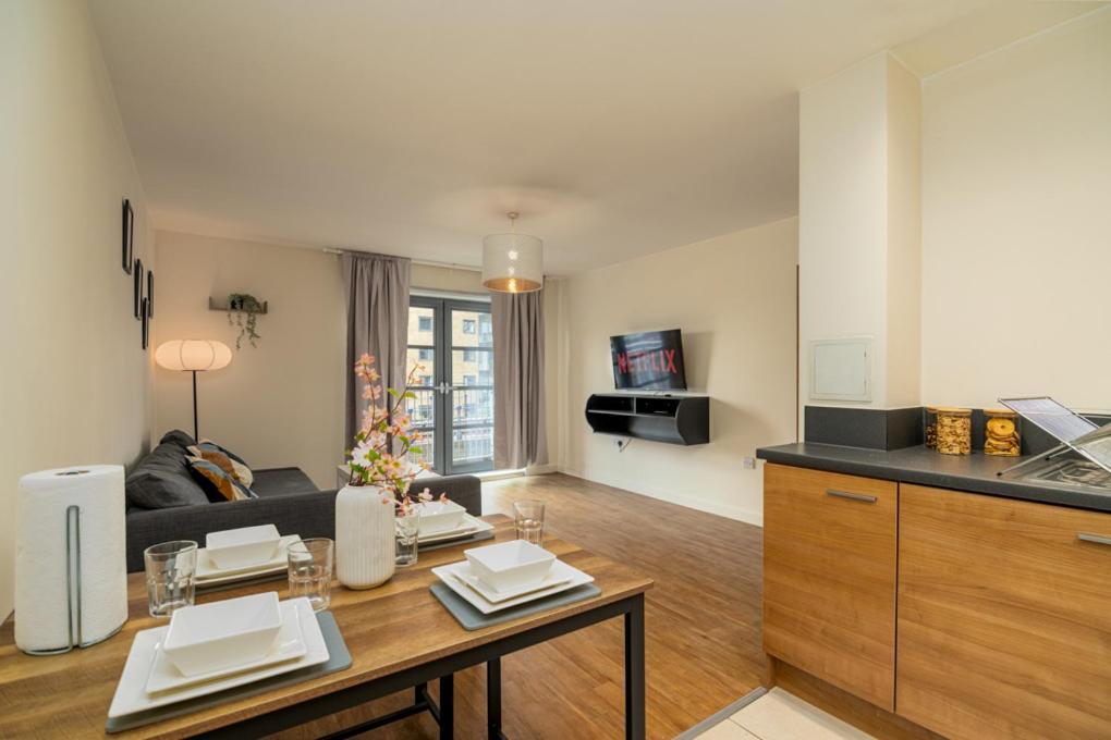 Zenith Hub Apartment London Bagian luar foto