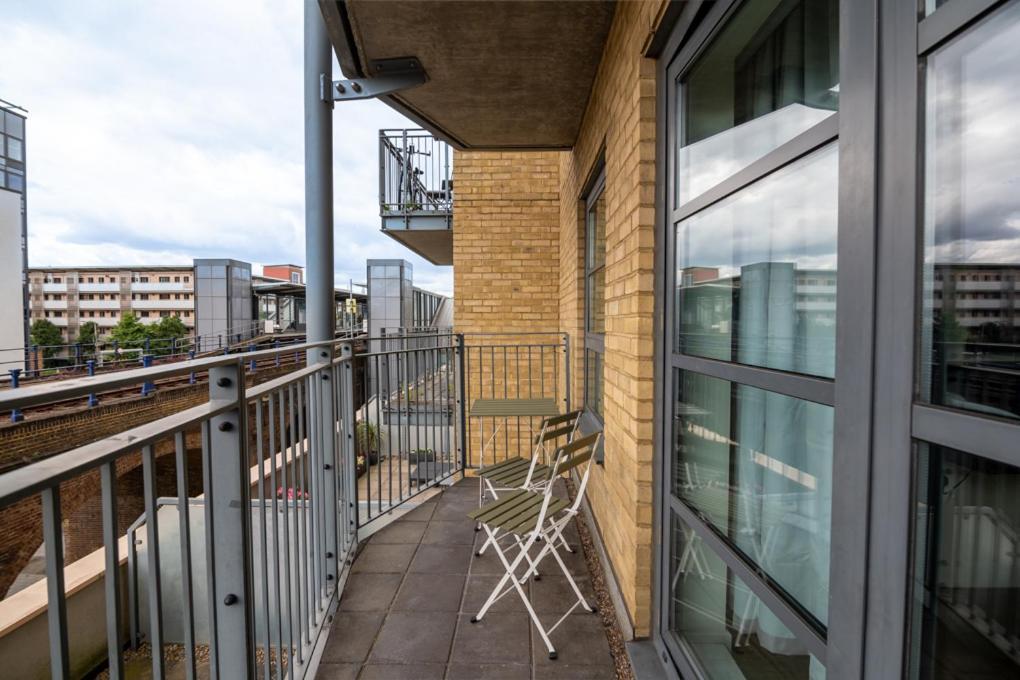 Zenith Hub Apartment London Bagian luar foto