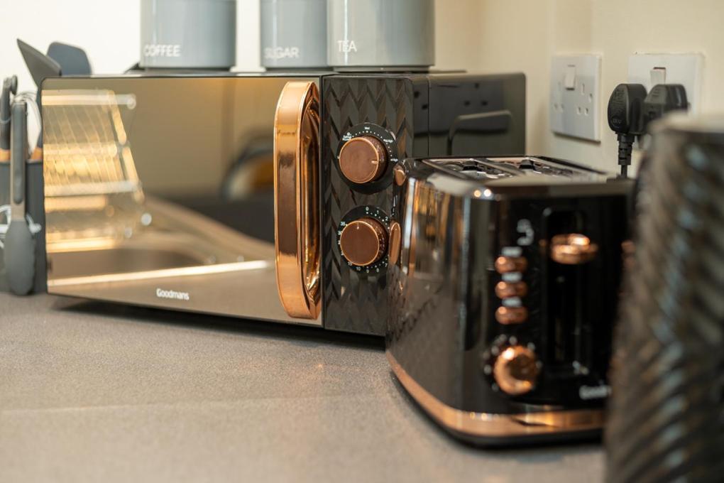 Zenith Hub Apartment London Bagian luar foto