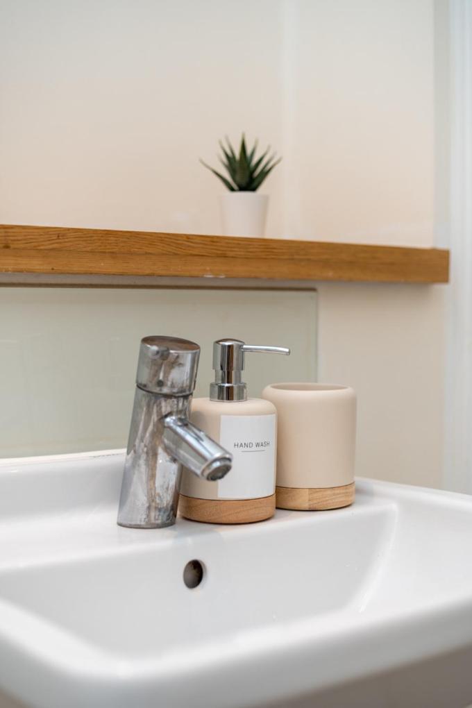 Zenith Hub Apartment London Bagian luar foto