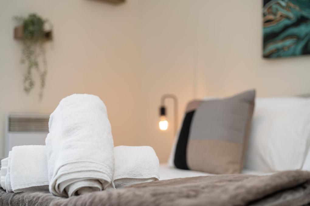Zenith Hub Apartment London Bagian luar foto