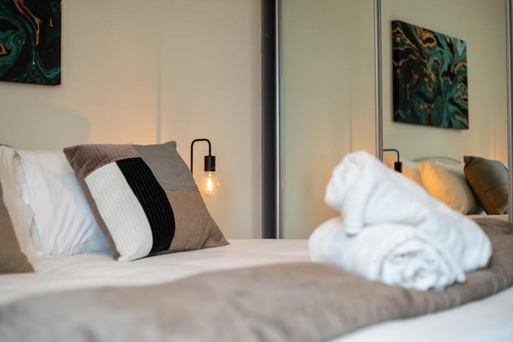 Zenith Hub Apartment London Bagian luar foto