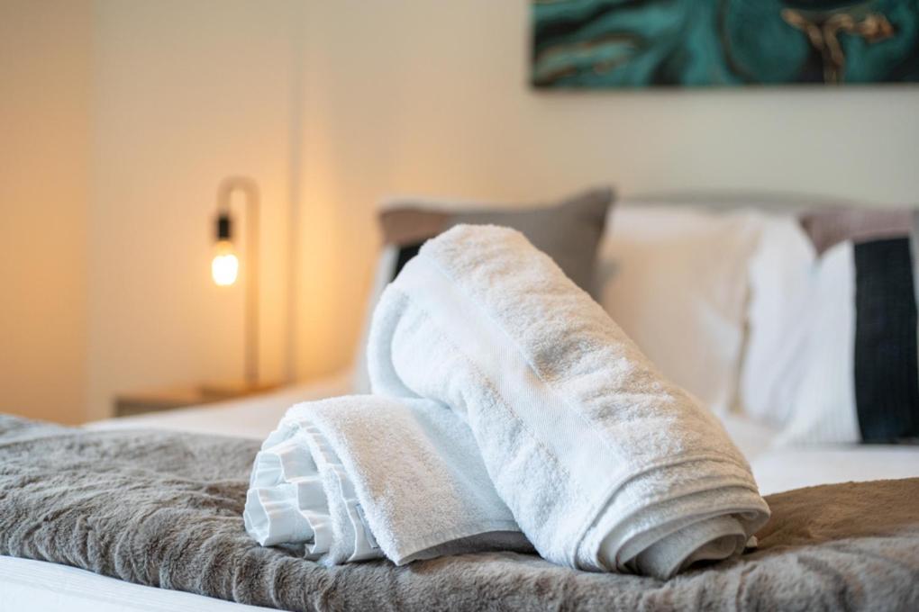 Zenith Hub Apartment London Bagian luar foto