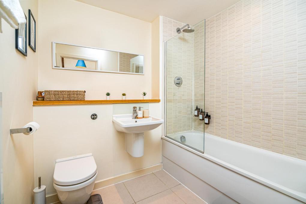 Zenith Hub Apartment London Bagian luar foto
