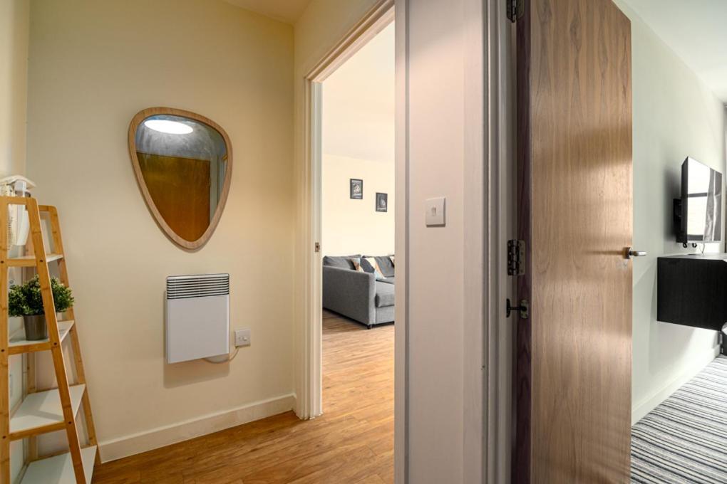 Zenith Hub Apartment London Bagian luar foto