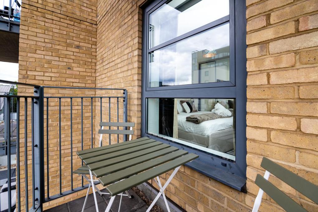 Zenith Hub Apartment London Bagian luar foto