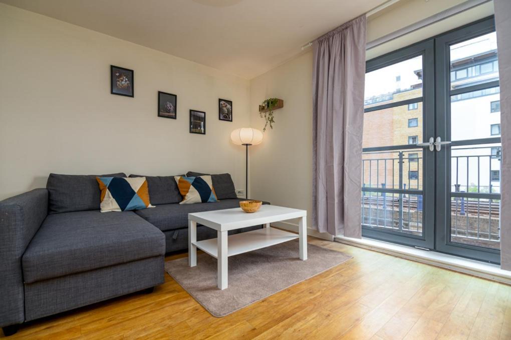 Zenith Hub Apartment London Bagian luar foto