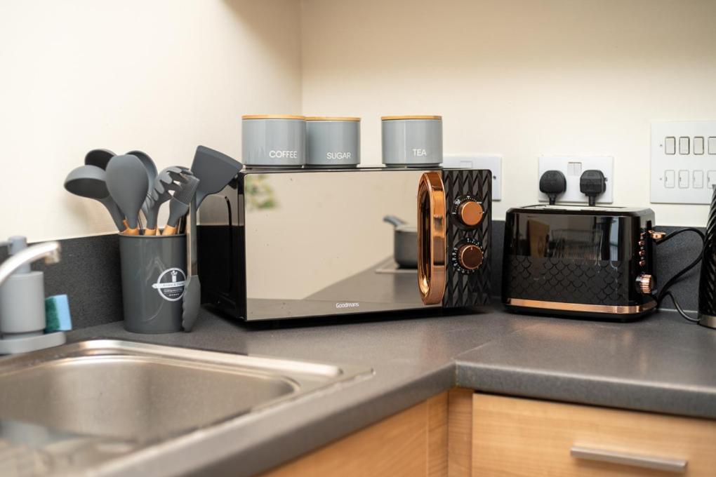 Zenith Hub Apartment London Bagian luar foto