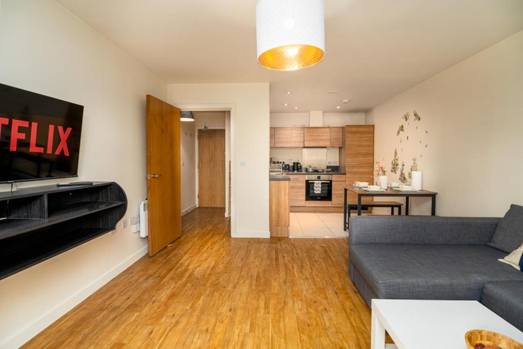 Zenith Hub Apartment London Bagian luar foto